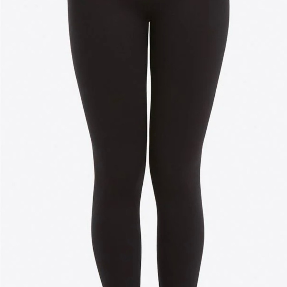Women’s size large SPANX Look At Me Now Leggings in very black